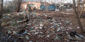 Уборка территории от мусора с применением трактора. Фото 5