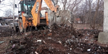 Уборка территории от мусора с применением трактора. Фото 10