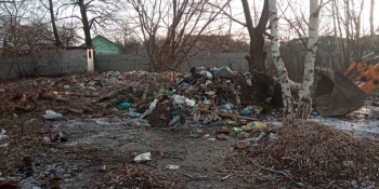 Уборка территории от мусора с применением трактора. Фото 1