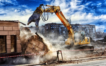 Демонтаж здания – основные причины проведения этой процедуры